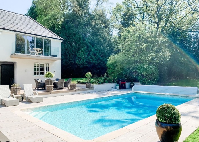 23. Swimming-pool, Patio / Veranda