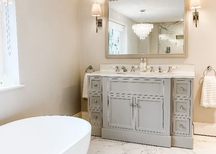 18. Bathroom (2 sinks)