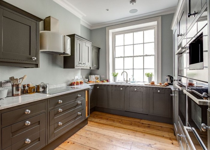 3. Kitchen (Coloured units), Kitchen (Modern), Kitchen (Electric/Induction Hob)