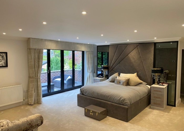 18. Bedroom (Master/En-Suite)