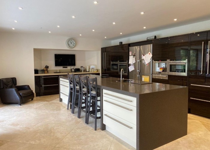 6. Kitchen (With Island), Kitchen (Coloured units), Kitchen (Modern), Kitchen (Electric/Induction Hob)