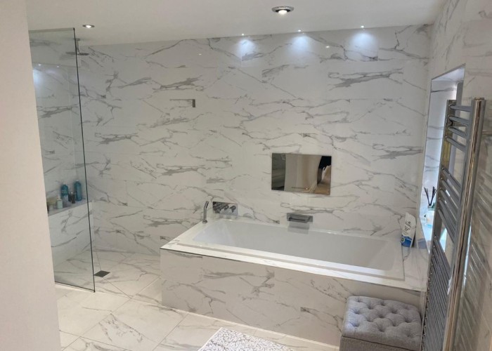 19. Bathroom (Shower and bath)