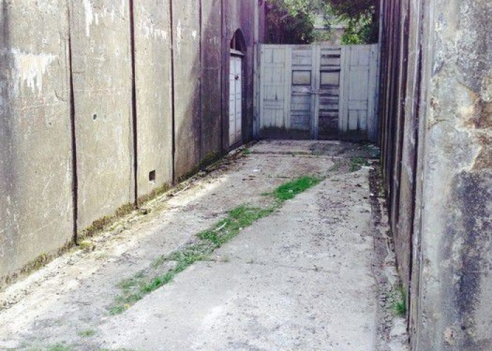 Alley at London: Wasteland, Woodland, Stone Walls - Backdrops For Video & Stills Shoots, Kent