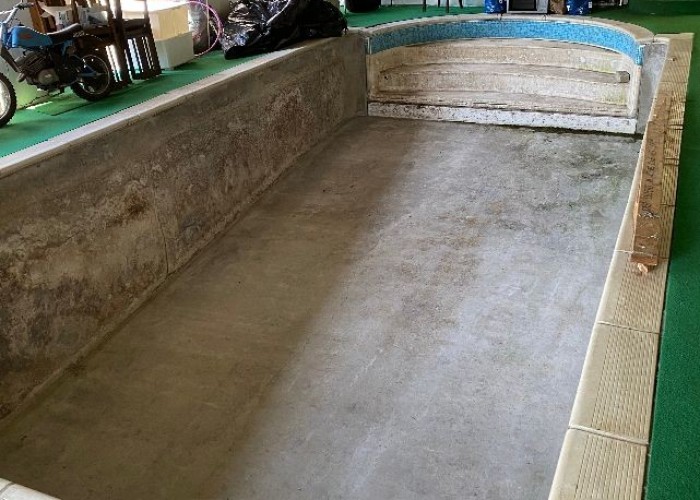 26. Swimming-pool, Derelict