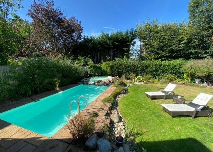 25. Swimming-pool