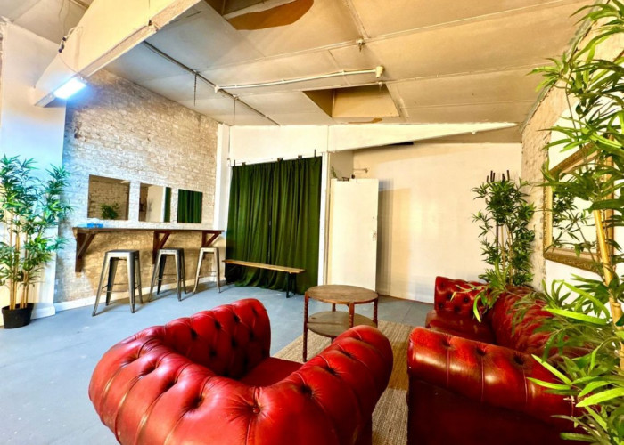 30. Studio Green Room