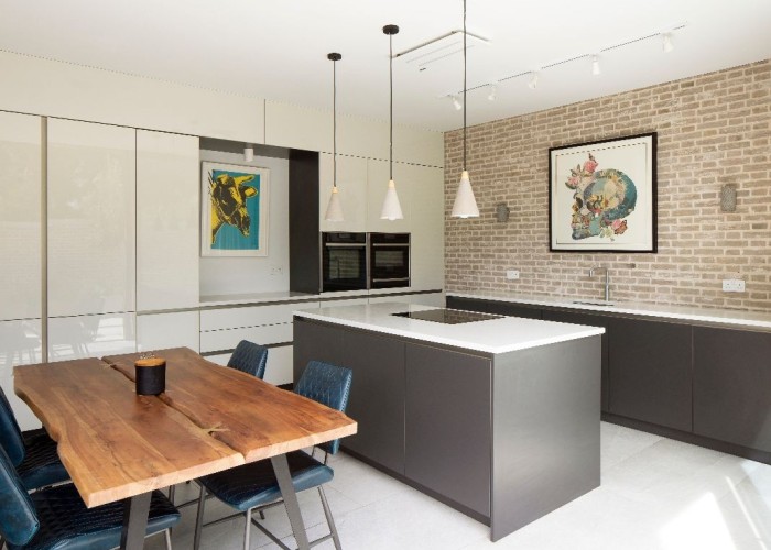 4. Kitchen (With Island), Kitchen (Coloured units), Kitchen (Modern), Kitchen With Table, Kitchen (Electric/Induction Hob)