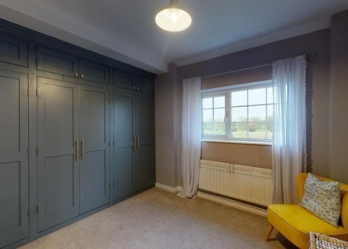 13. Dressing Room/Walk-in Wardrobe