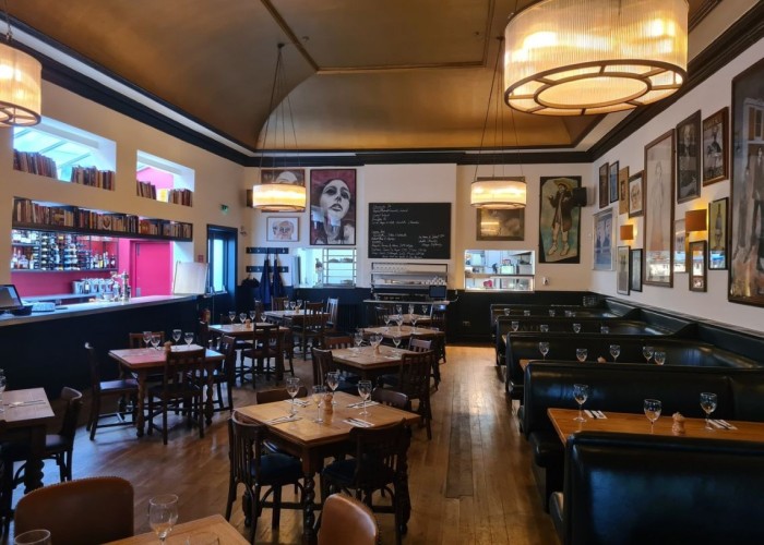 7. Pub / Bar