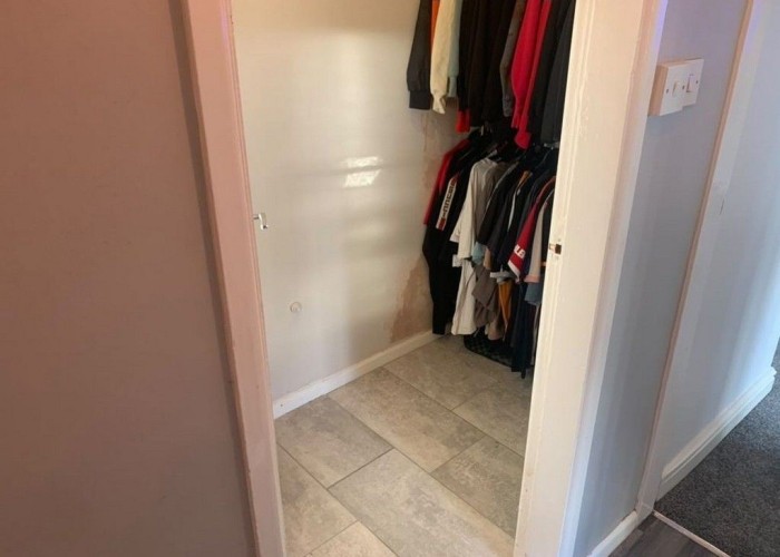 14. Walk-in Wardrobe
