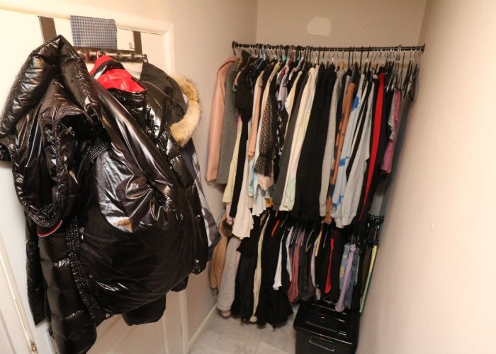 15. Walk-in Wardrobe