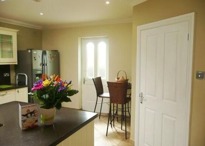 7. Kitchen (Cream or White units)