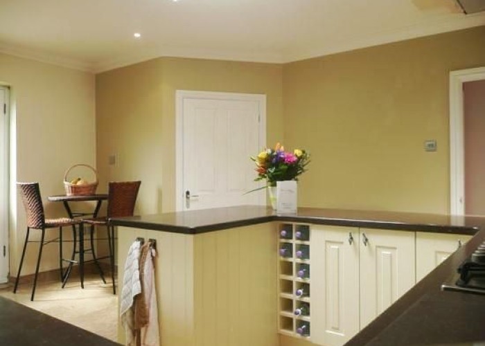 10. Kitchen (Cream or White units)