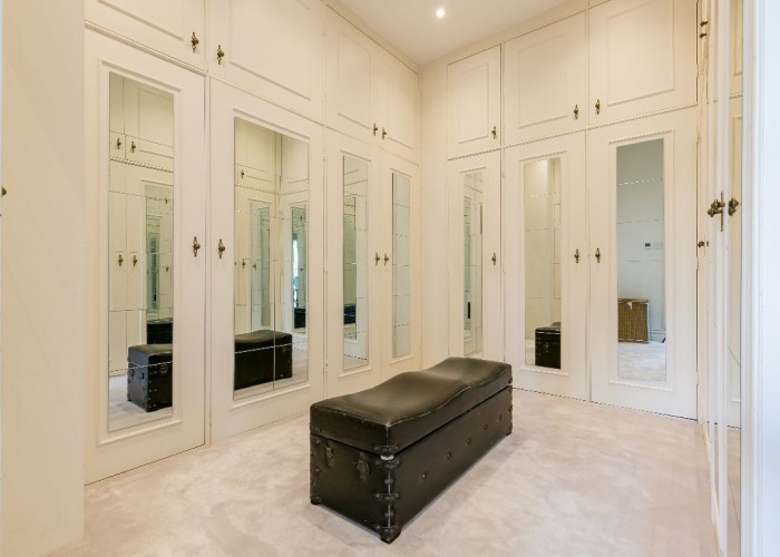 28. Dressing Room/Walk-in Wardrobe
