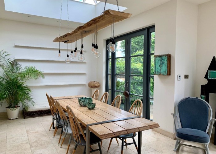 8. Diningroom, Kitchen With Table