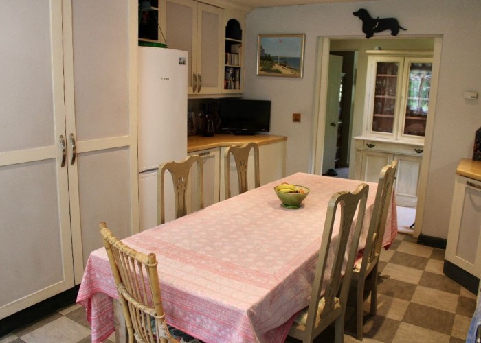 9. Kitchen With Table