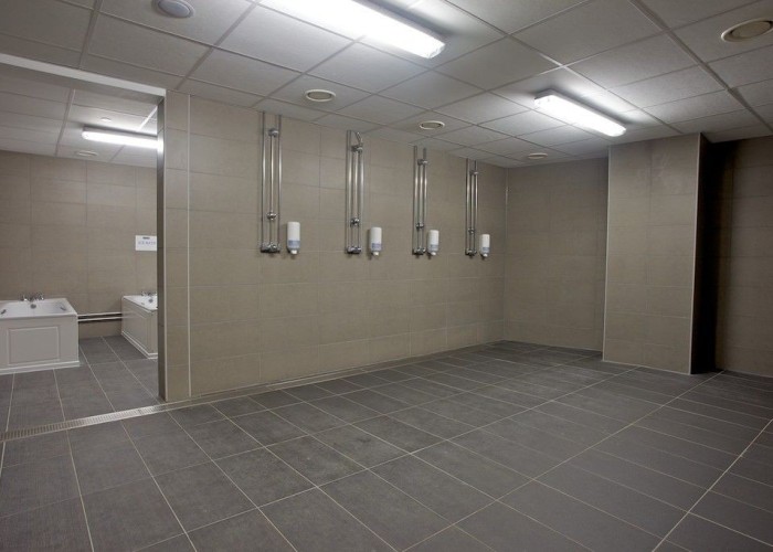 13. Shower Room, Toilet / Toilet Block
