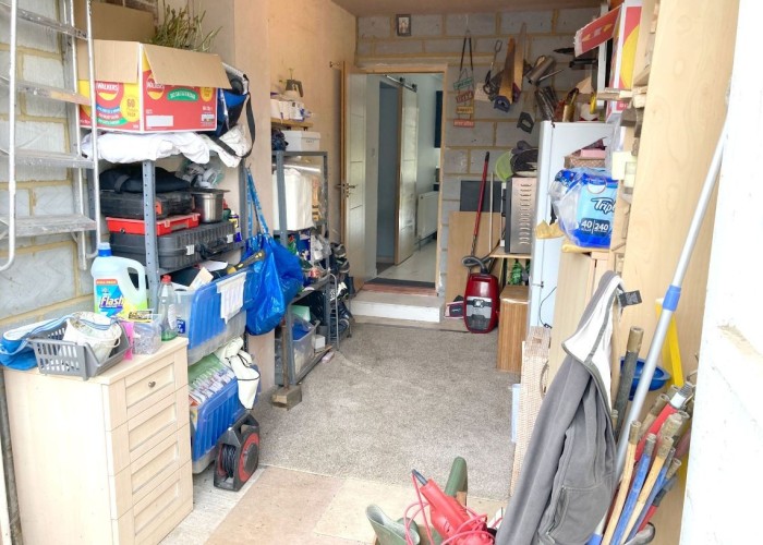 21. Garage