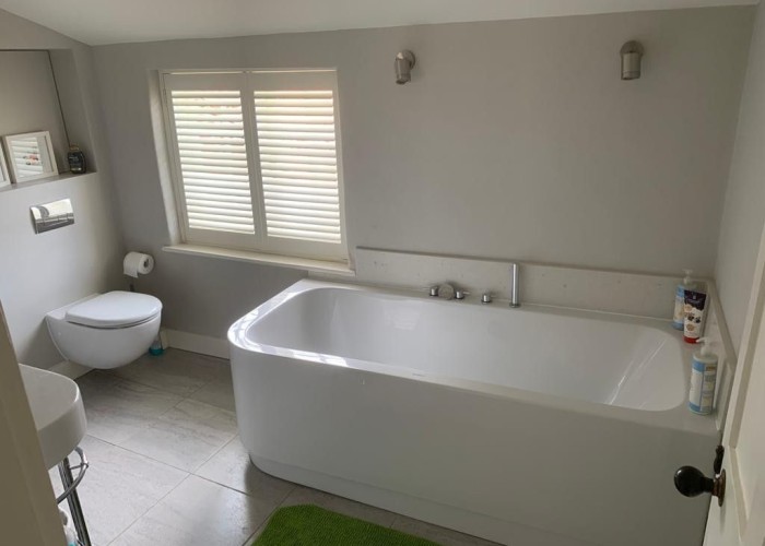 12. Bathroom (Roll Top)