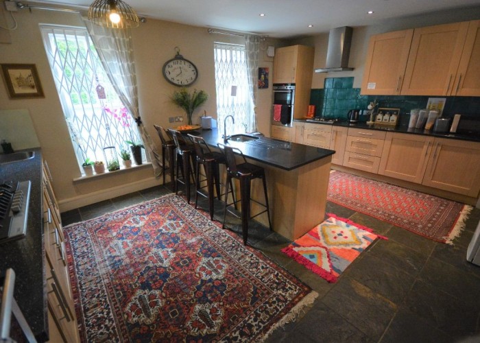 4. Kitchen (With Island), Kitchen (Wooden Units), Coronavirus-Friendly