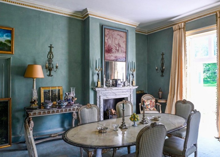 12. Diningroom