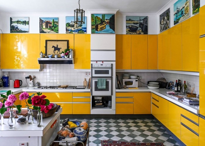 9. Kitchen (Coloured units), Kitchen (Retro)