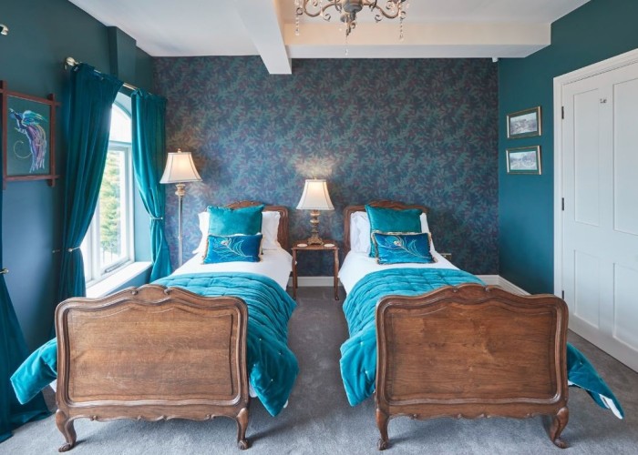 19. Bedroom (Twin Beds)