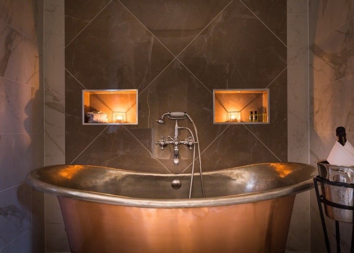 13. Bathroom (Copper Bath)