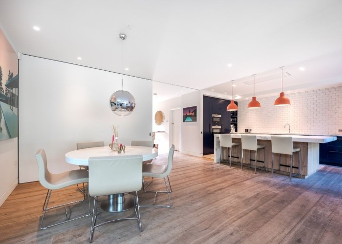 12. Diningroom, Kitchen With Table