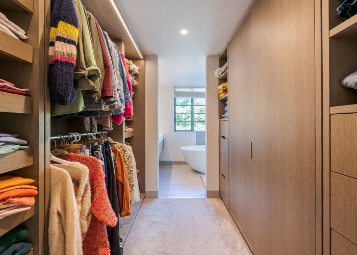 20. Dressing Room/Walk-in Wardrobe