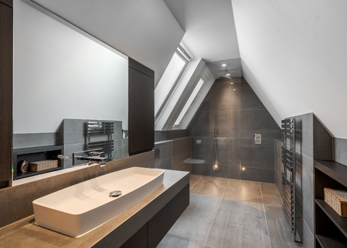 25. Bathroom