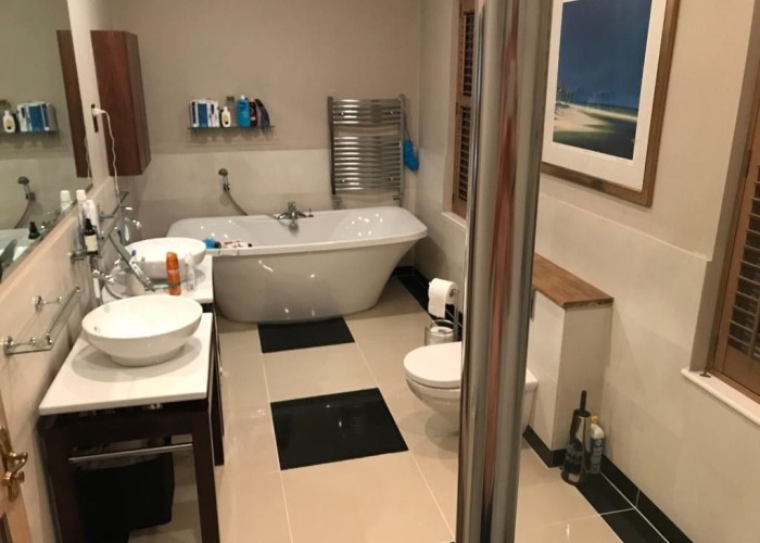 18. Bathroom (Roll Top), Bathroom (2 sinks), Bathroom (Shower and bath)
