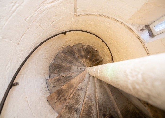 25. Staircase (Spiral)