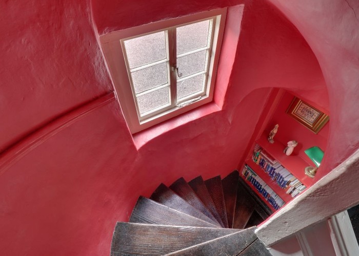 9. Staircase (Spiral)