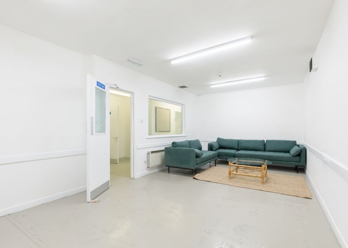 15. Studio Green Room