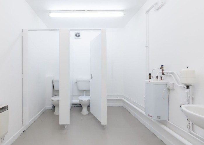 19. Toilet / Toilet Block