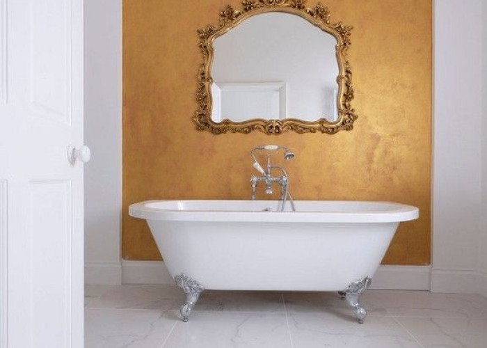 32. Bathroom (Roll Top)