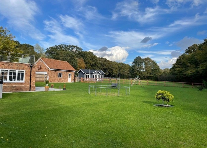 30. Garden (Rear, Large)