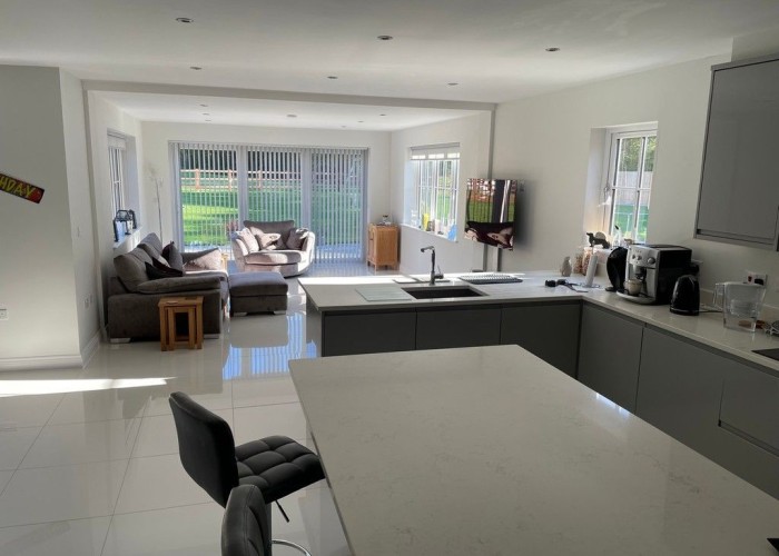 5. Kitchen (With Island), Kitchen (Coloured units), Kitchen (Modern), Kitchen (Electric/Induction Hob)