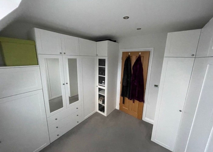 14. Dressing Room/Walk-in Wardrobe