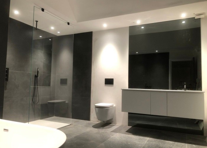 19. Bathroom (Large), Bathroom (Roll Top), Bathroom (2 sinks), Bathroom (Shower and bath)