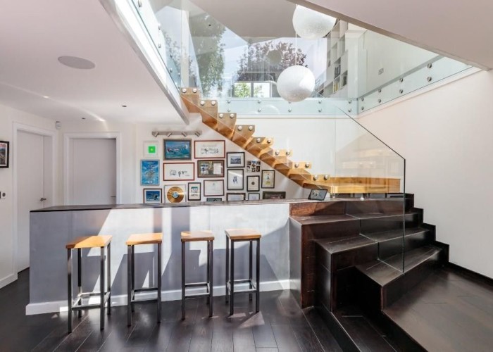 7. Stairway / Staircase, Bar (Home)