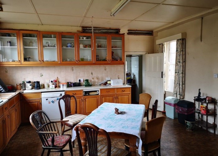 6. Kitchen (Wooden Units), Kitchen With Table