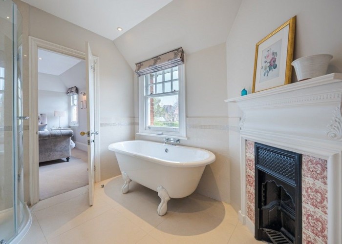 30. Bathroom (Roll Top)