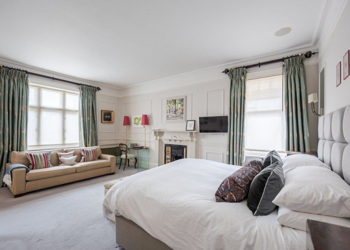 34. Bedroom (Master/En-Suite)