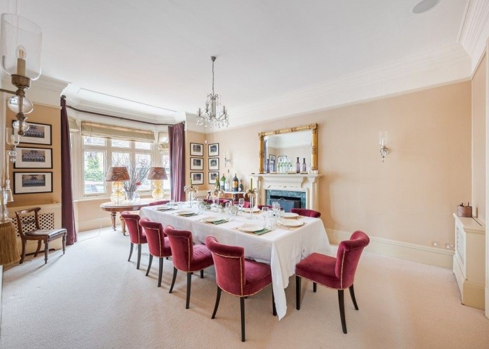 12. Diningroom