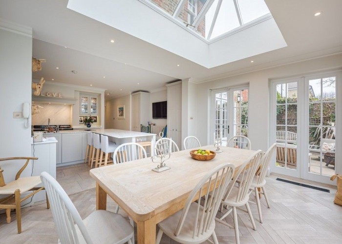 10. Conservatory, Kitchen With Table