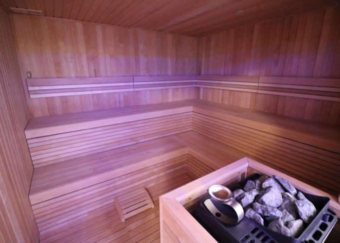 27. Sauna / Steam Room