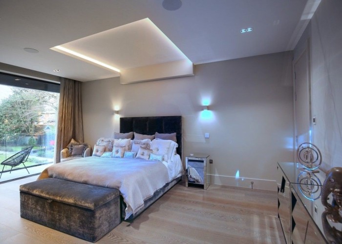 13. Bedroom (Master/En-Suite)