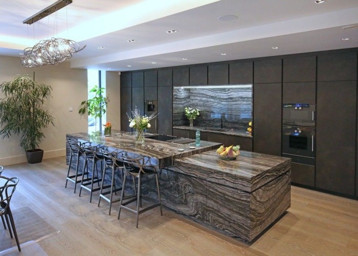 5. Kitchen (With Island), Kitchen (Coloured units), Kitchen (Modern), Kitchen With Table, Kitchen (Electric/Induction Hob)